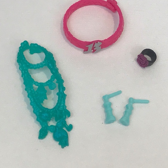 Ever After High and Monster high accessories set (4) - Picture 1 of 1